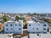 Photo - 1039 W 43rd St Townhome