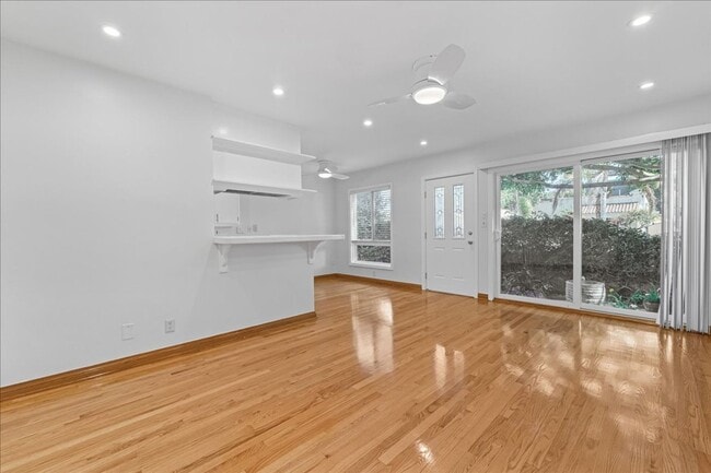 Building Photo - 1739 Washington Way Unit 03
