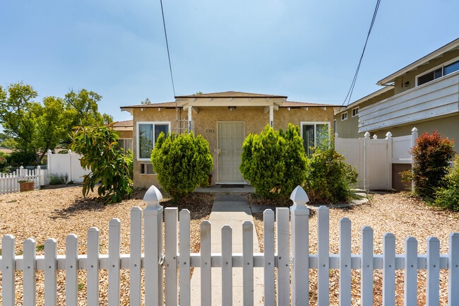 Photo - 2302 W Oak St Townhome
