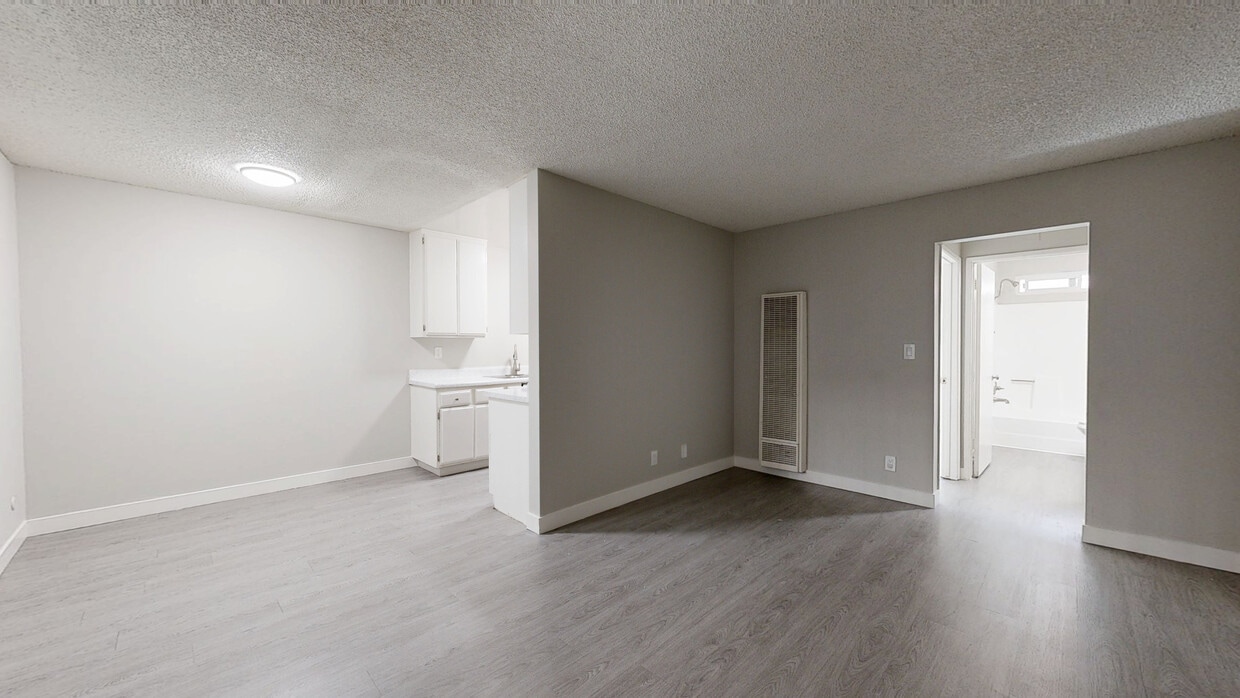 3D Tour - 1628 W 218th St