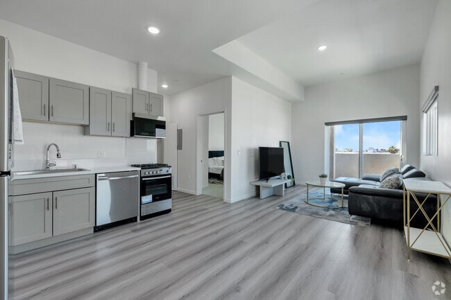 1BD, 1BA - 605SF - Living Room - 983 Dewey Ave