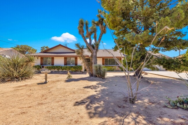Building Photo - 57815 Desert Gold Dr