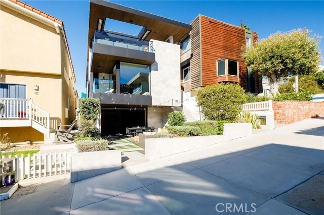 Building Photo - 121 25th St