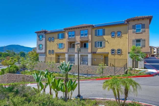 Building Photo - Available Now! 3 Story Townhome - New Construction!!