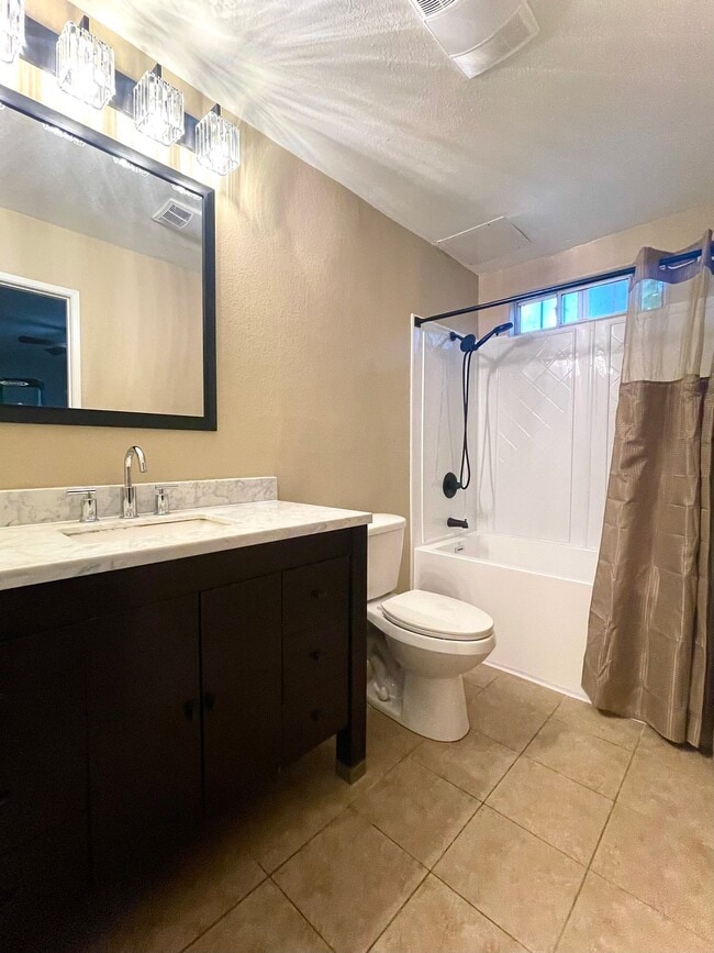 Photo - 3035 S Palm Grove Ave Unit 3035 South Palm Grove Ave, Los Angeles
