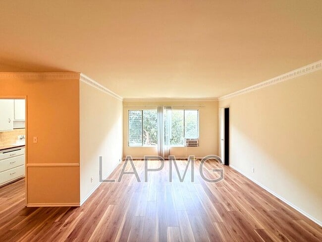 Photo - 356 Hayworth Ave