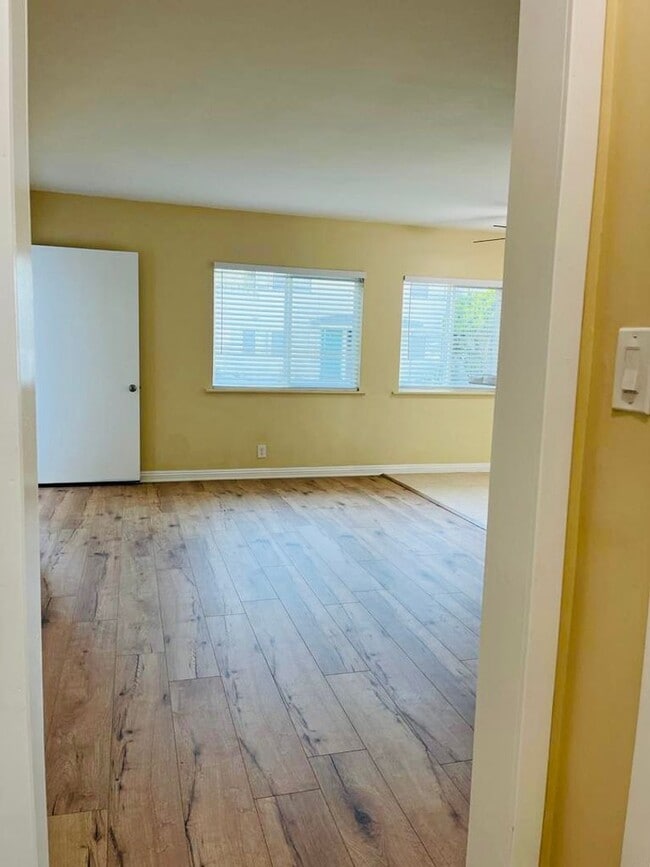 Photo - Downstairs 1 bedroom apartment Unit 80-5