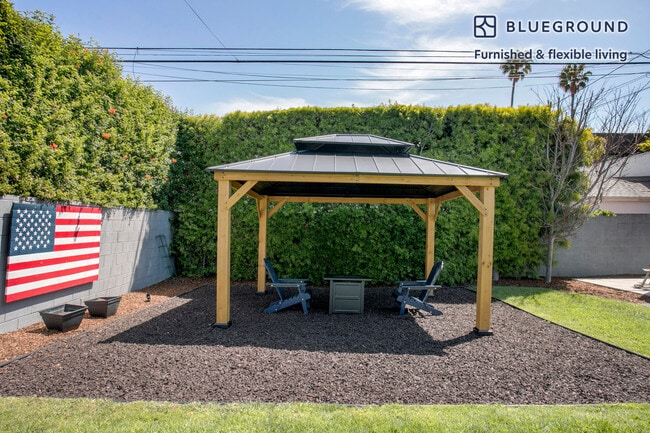 Photo - 8364 Westlawn Ave