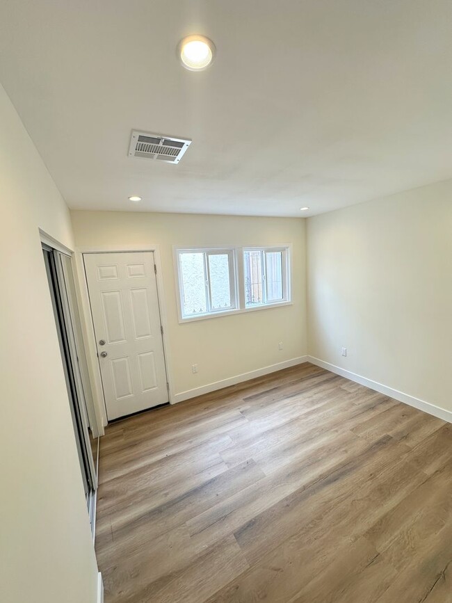 Photo - Front Unit, 2bd/1.5 bath with Central A/C ... Unit 1027