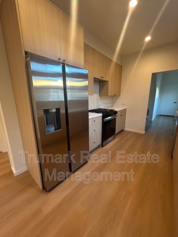 Building Photo - 611 E Garfield Ave