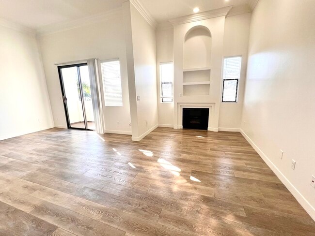 Photo - VIA Unit 305