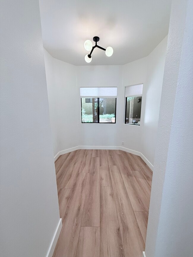 Breakfast nook - 14572 Dickens St Unit 105