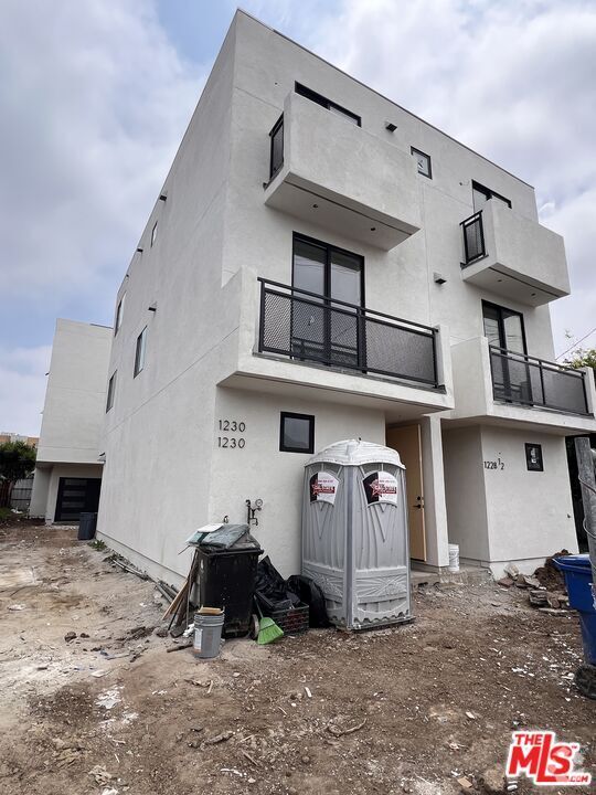 Building Photo - 1228 S Berendo St Rental