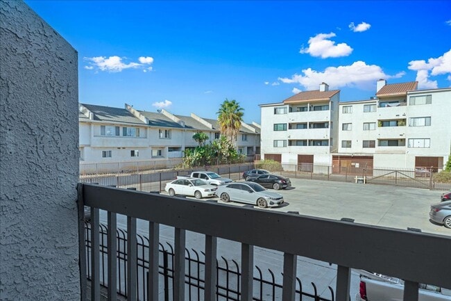 Photo - 18547 Saticoy St Unit 10