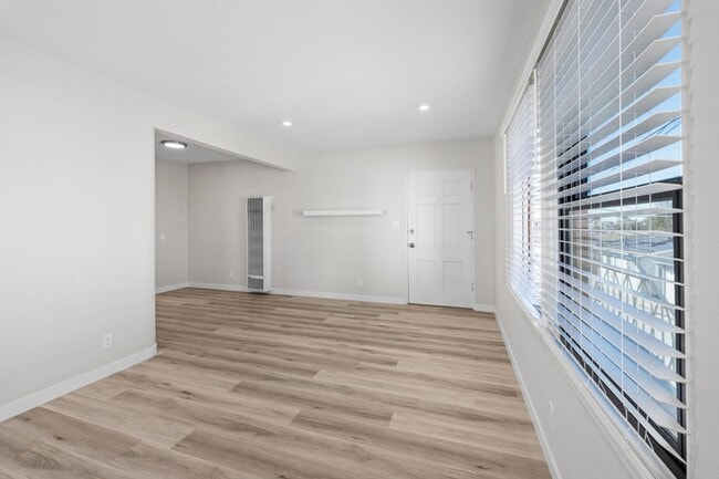 Photo - HILLCREST GREAT RENOVATED ONE BEDROOM APARTMENT. Unit 1831