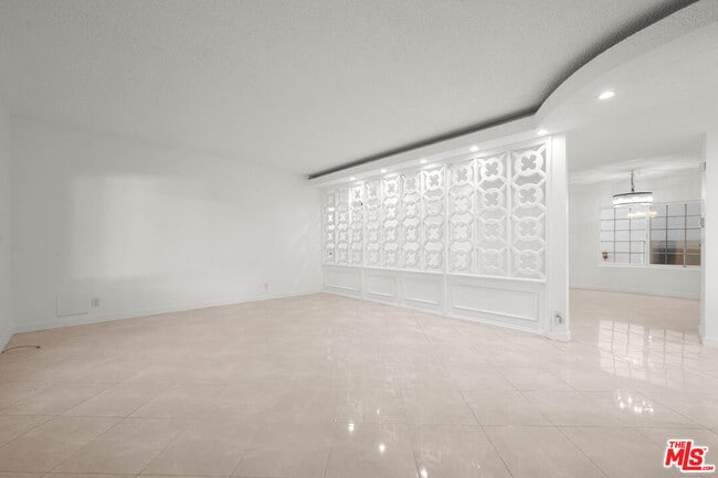 Photo - 8704 Gregory Wy Unit 1