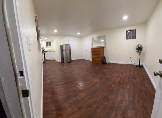 Photo - 1447 W 56th St