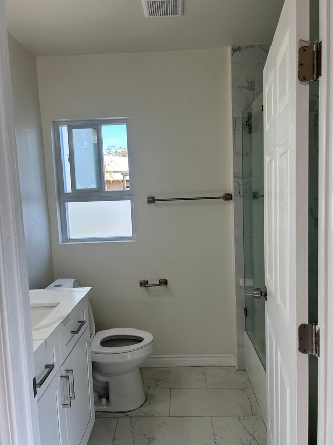 Photo - 5932 Bartlett Ave