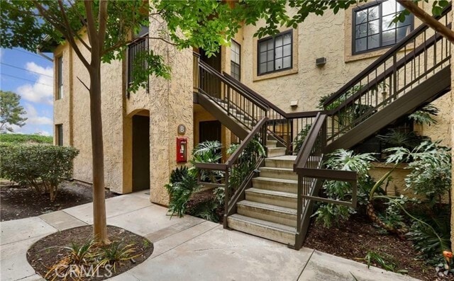 Building Photo - 25601 Indian Hill Ln Unit B Rental