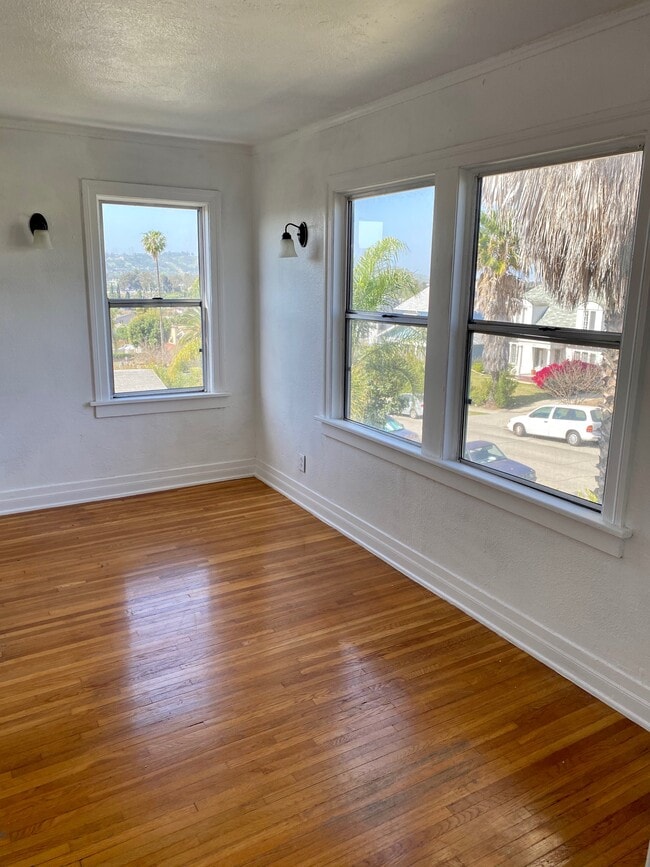 Photo - 1916 S Longwood Ave Unit 3