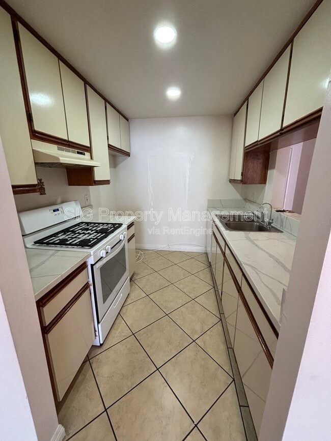 Photo - 10208 Pinewood Ave