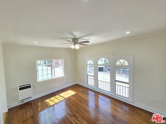 Building Photo - 1267 Vin Scully Ave Unit 21