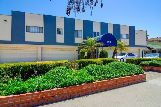 Photo - 128 W Maple St