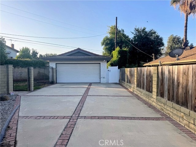 Photo - 758 E Cypress Ave
