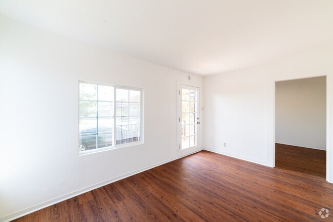 Building Photo - 2325 W 36th St Rental