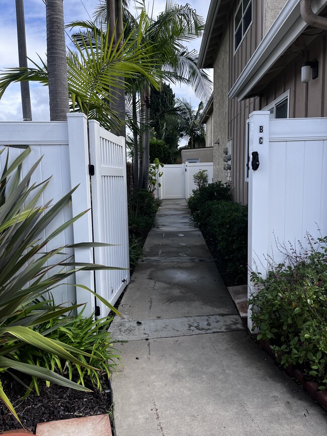 Photo - 16522 Hillview Cir Unit B