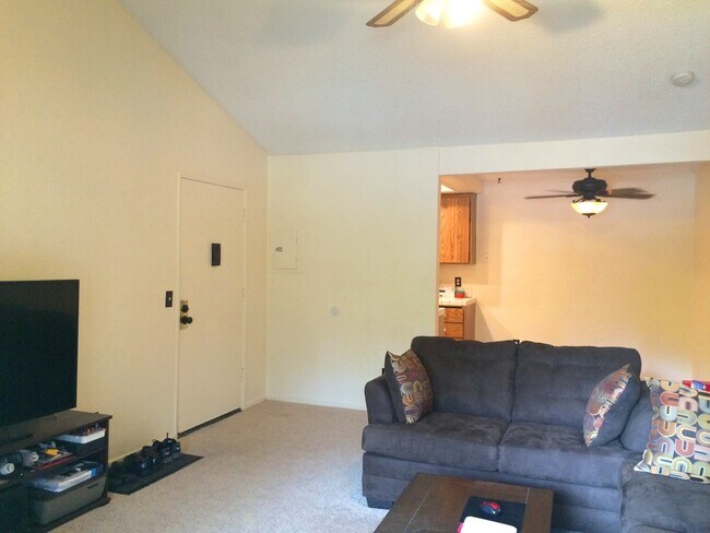 Photo - Spacious 1 Bedroom Unit in Pheasant Creek Unit 180