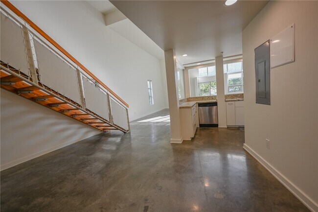 Photo - 615 Hampton Dr