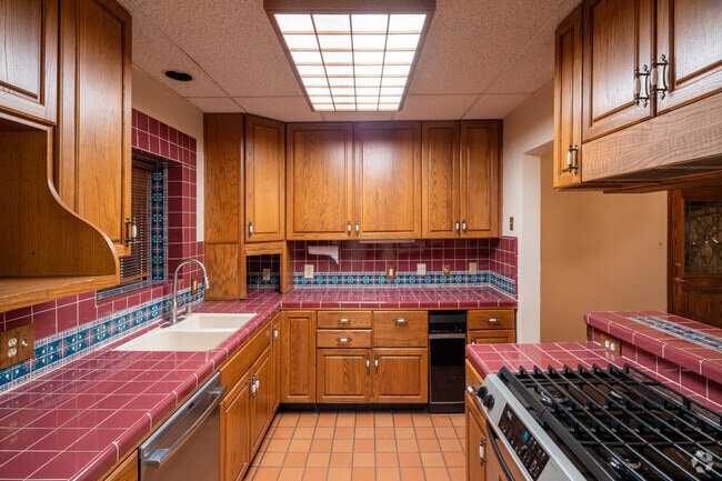 Kitchen - 1757 E Ocean Blvd