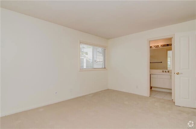 Building Photo - 16 Dorchester Green Rental