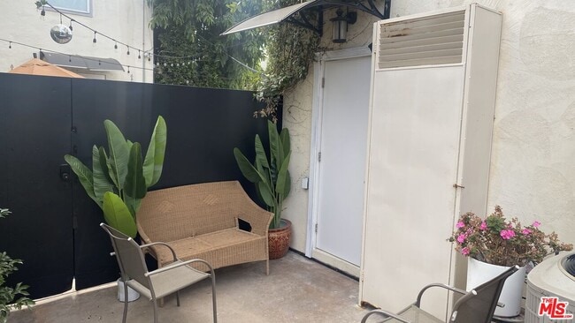 Photo - 6661 Lindenhurst Ave