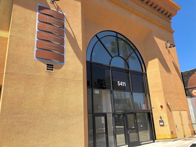 Photo - 5411 Hollywood Blvd