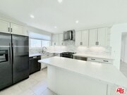 Photo - 23744 Hartland St