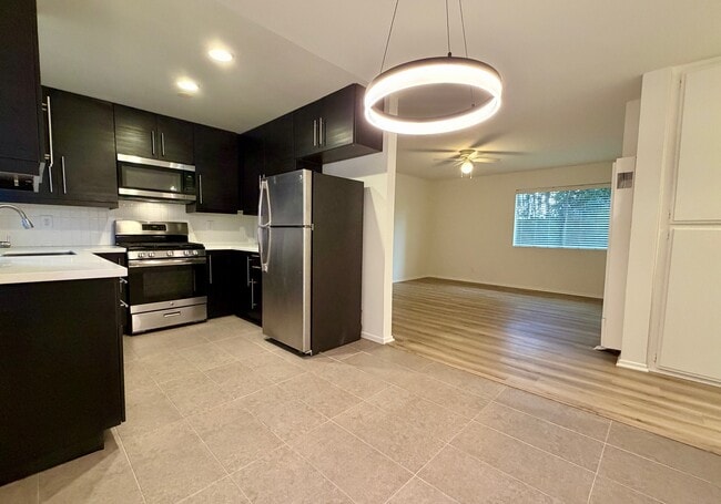 Building Photo - 177 Douglas St Unit #1