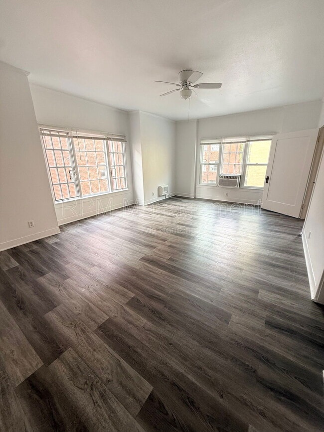 Building Photo - 1825 Ivar Ave Unit 307