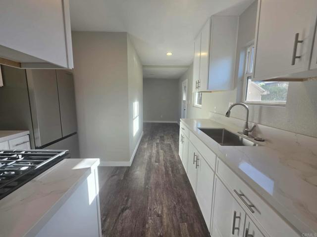 Photo - 2661 Commercial St