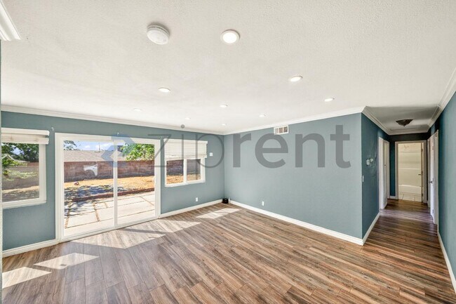 Photo - 45463 Foxton Ave