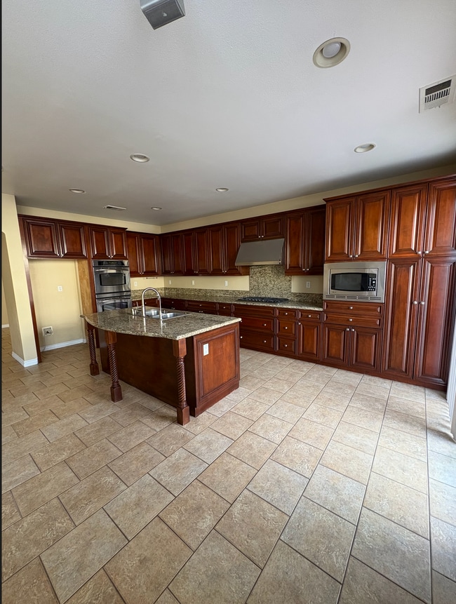 Kitchen - 3833 East Park