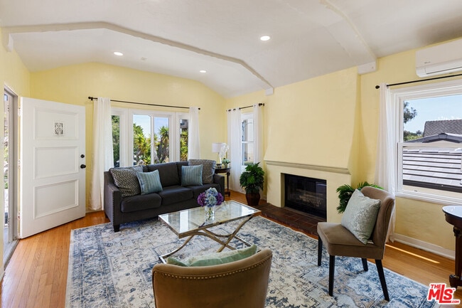 Photo - 1433 Livonia Ave