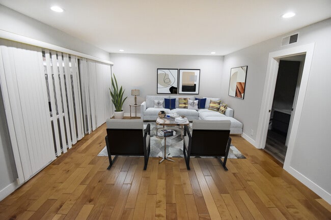 Photo - 4950 Louise Ave