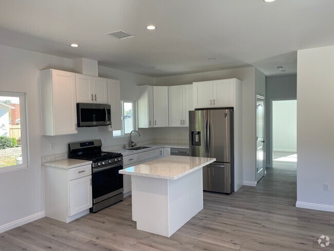 Building Photo - 2928 N Brighton St Unit 2928 Rental