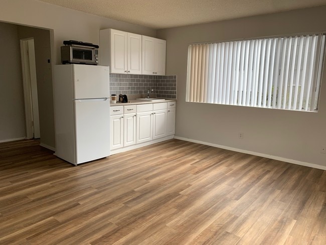 Building Photo - 2420 Pacific Ave Unit D Rental