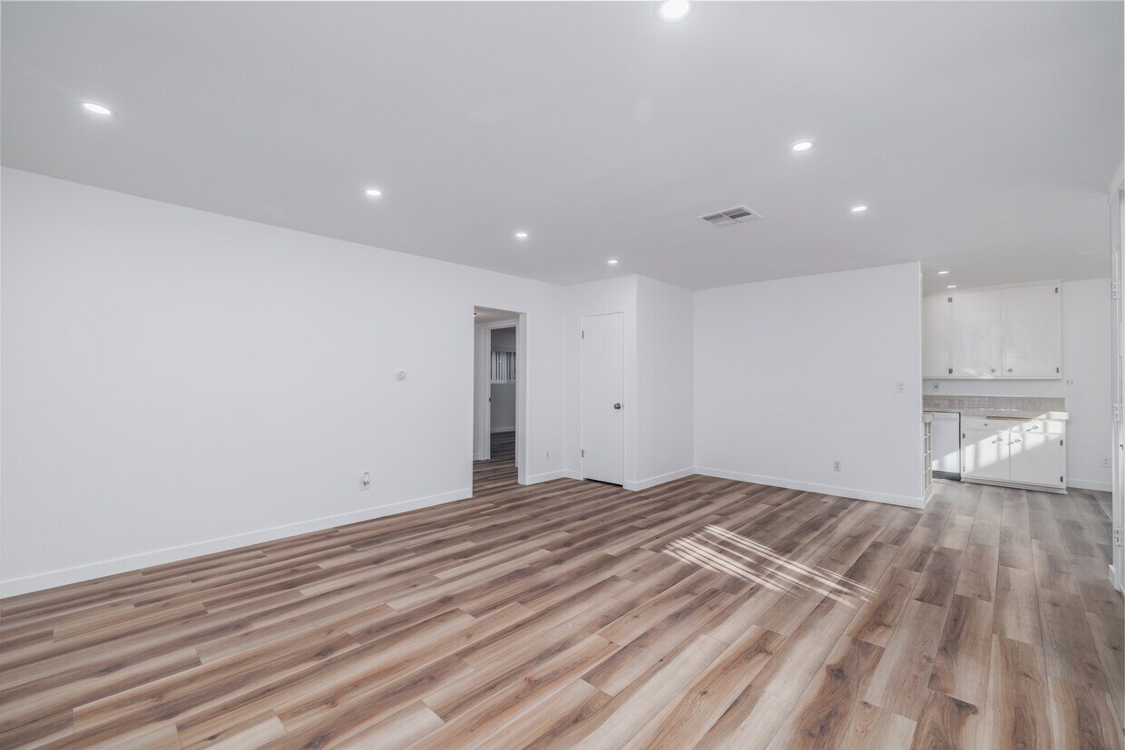 3D Tour - 5917 Buffalo Ave