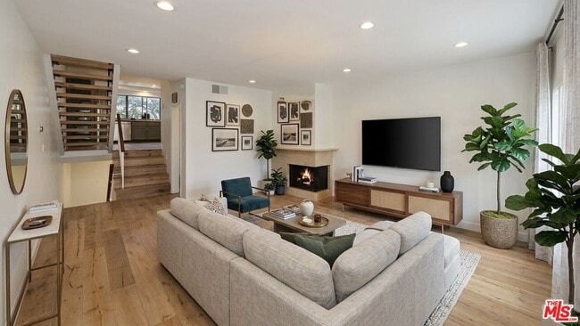 Building Photo - 407 S Spalding Dr Unit 5
