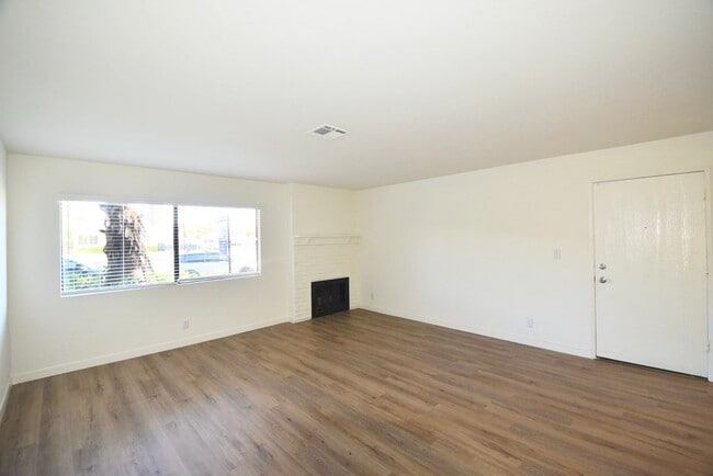 Photo - 5617 Woodman Ave Unit 101