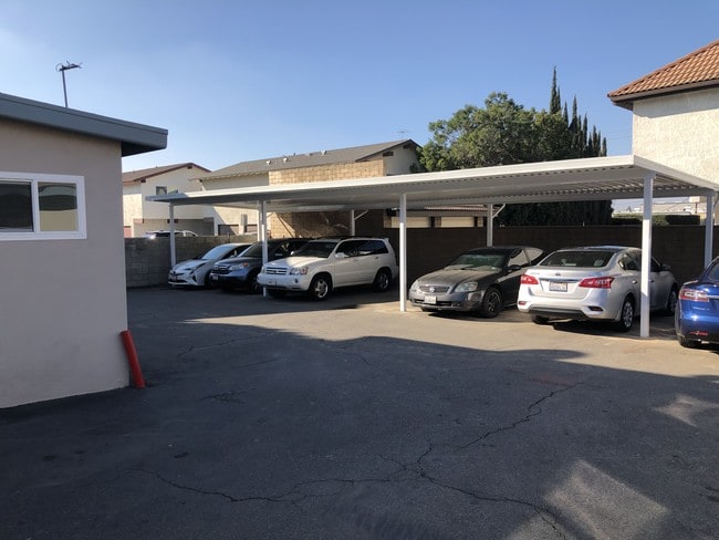 Photo - 858 N Olive St